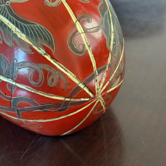 Melon shaped lacquered box. Antique beautiful warm red. Hand painted. - Picture 5 of 9